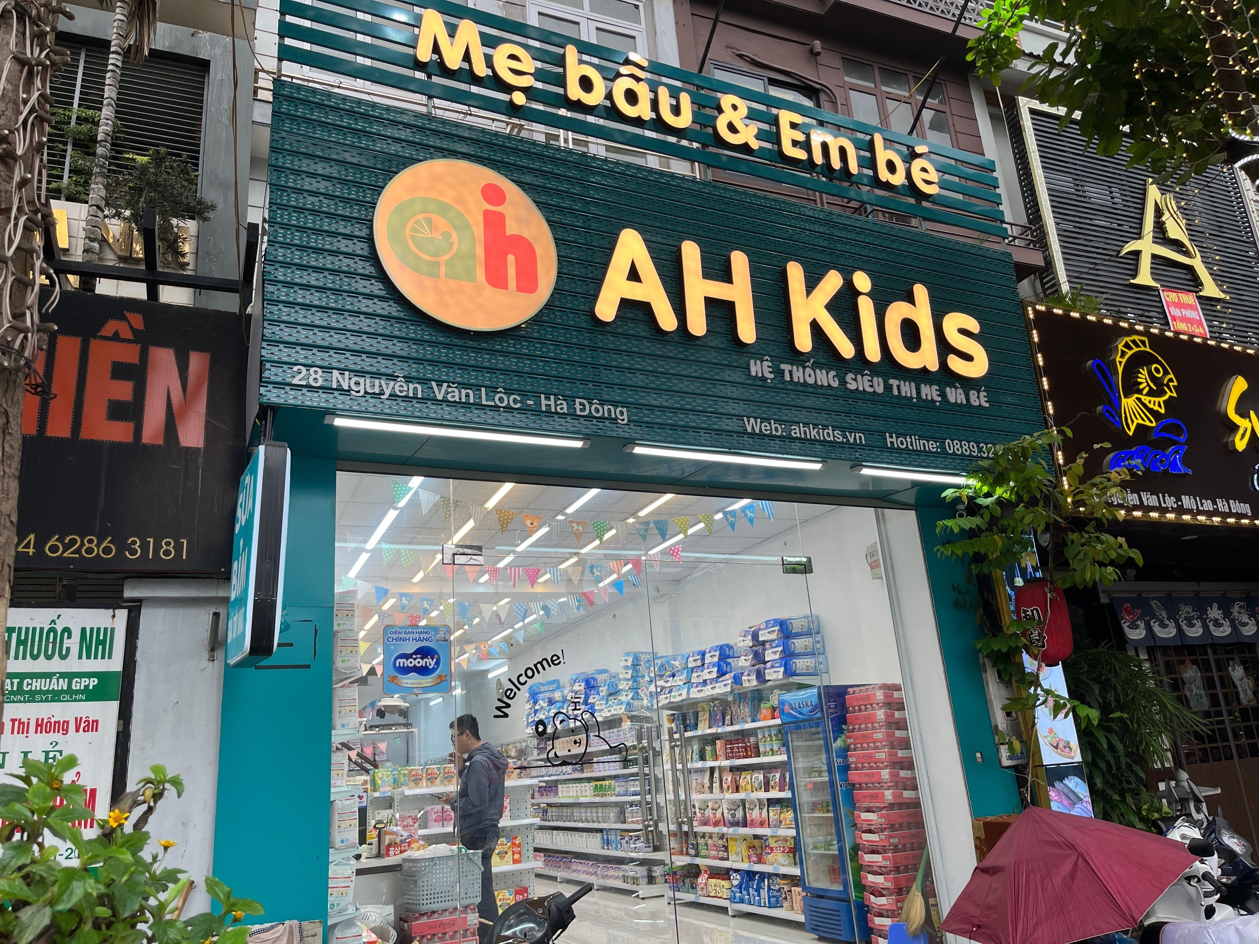AH Kids bày bán công khai sản phẩm không có nhãn phụ tiếng Việt